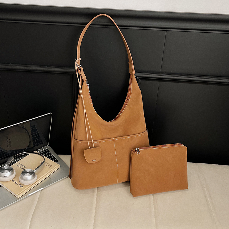 ヴィンテージブラウンPUホーボーバッグ レディース 大きめシ - Vintage Fashion Old Money のレビューと価格